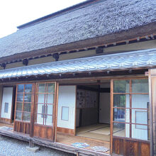 庭園側から見た住宅