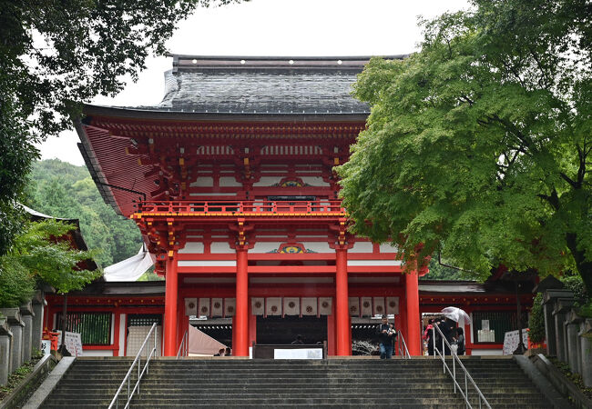 にぎやかな神社