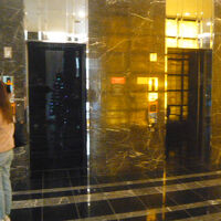 浅草田原町のアパホテルの内部です。訪日外国人観光客が多いです