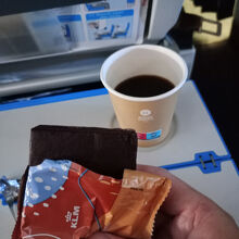 ブラウニーとコーヒーのおやつ