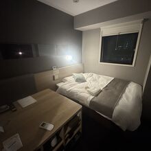 部屋はとても綺麗で機能的。