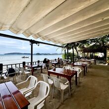 まだ早い時間なので、私以外はもうひと家族がいただけ。