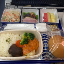 帰りの普通メニュー（白身魚のソテー トマトクリームソース）