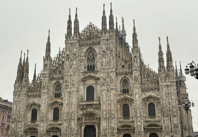 イタリア　ドゥオーモ 1200px-Duomo_di_amalfi.jpg