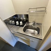 入ったところにシンクが。