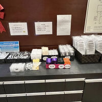 アメニティはすべてフロント横です。