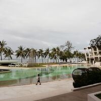 プールとプライベートビーチ