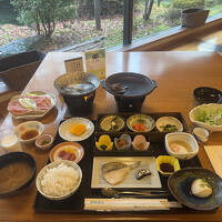 朝食もご覧の通り。とっても豪華です！（和定食）
