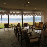 田沢湖を眺めながらお茶できます