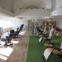 最上階の広いラウンジ。