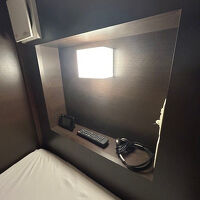 枕元にコンセントがあるのはありがたい