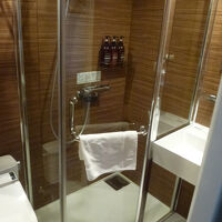 このシャワーブースが狭すぎだった