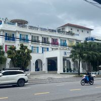 白い壁が映えます