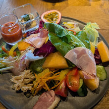 ビュッフェの食事