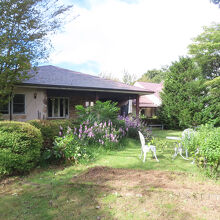 前庭は広いです