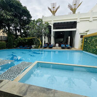 プールの向こうが朝食会場