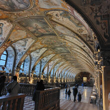 豪華絢爛な内装のレジデンツ