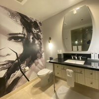 廊下側にある洗面室とトイレ