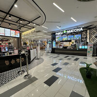 モール内部、あら、結構、素敵。