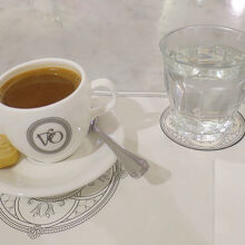 ハーブを使ったパンダン・レモングラス・ティー