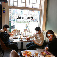 朝食は広場を眺めながら取れました