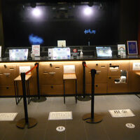 浅草田原町の変なホテルのフロントです。電子化を採用しています