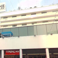 コルカタの繁華街パーク通りから見たパークホテルの正面です。