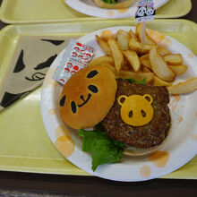 食事もパンダを意識したものが多いです