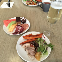 クラブラウンジのカクテルタイム