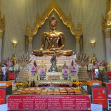 ワット トライミット 黄金仏