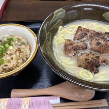 沖縄そば なかざ家