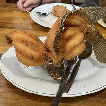 お魚（淡水魚）の丸揚げ