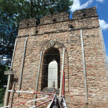 門自体にも補強が入っているようだ