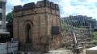 チェンマイ旧市街地の北側に位置する門