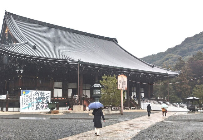 御影堂と大鐘は必見