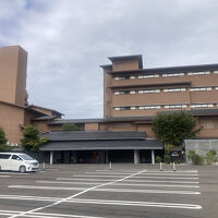 大型車両でも十分な駐車場完備