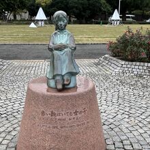 赤い靴はいてた女の子像 (山下公園)