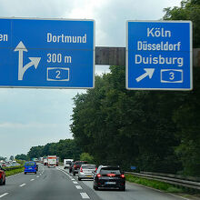 ケルン郊外の高速道路、快適に走行できました