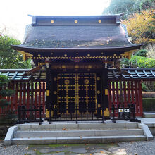 入口の門です。横から入ります。