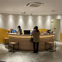 2F フロントカウンター