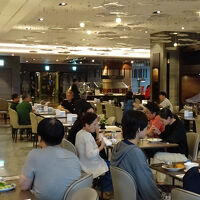 朝食付きのプランでしたが、料理は普通ですが広々とした会場です