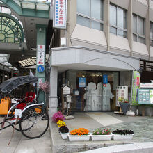 道後観光人力車カラクリ時計前元祖くるまやさん