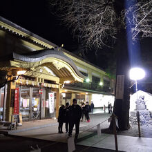 19時を過ぎていたので社務所は閉まっていた