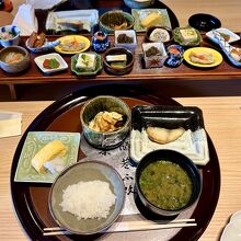 朝食はダイニングで、大満足！