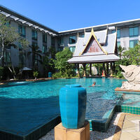 ホテルのプール