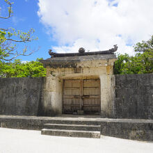 園比屋武御嶽石門