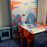 ダイニングテーブル。これもベッドになります。良く出来てます。