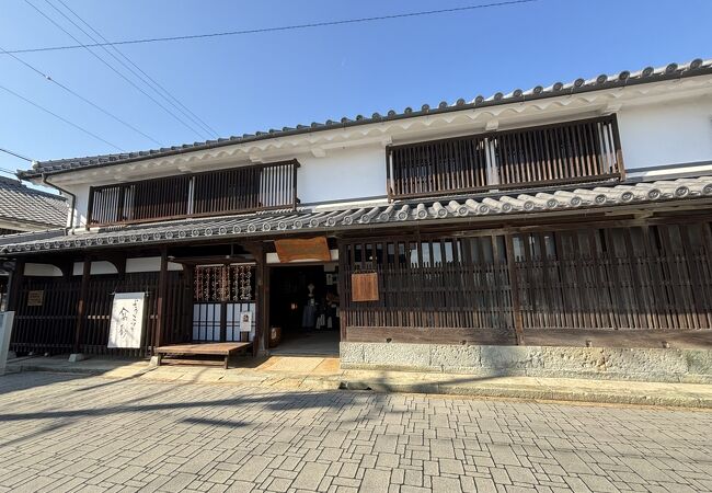 船の帆布　松衛門帆を発明し、海運業や港湾改修に尽力した工楽松衛門の居宅だったところで、内部の見学ができます。