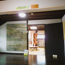 ２階洋室と奥の和室