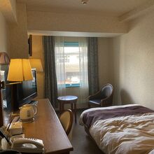 広めの駅側シングルルーム